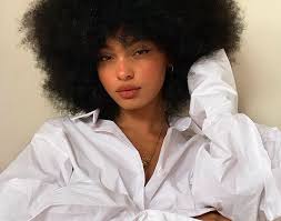 Uriner est un acte naturel qui consiste à éliminer l'excès de fluides et les déchets liquides du corps. La Biotine A Quoi Sert Elle Reellement Ma Coiffeuse Afro