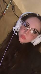 I'll be going live soon. Tonight is Sports Night, and I'll be playing MVP  Baseball 2005 for the PC, starting a new Owner Mode. To watch and interact  with me, please go