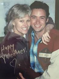 Hugh michael jackman ac (born 12 october 1968) is an australian actor, singer, and producer. Zu Diesem Bild Aus Den Anfangen Der Liebe Zwischen Hugh Jackman Und Deborra Lee Furness Schreibt Er Ganz Einfach Happy Va Hugh Jackman Beruhmtheiten Verliebt