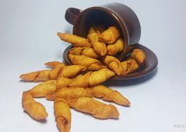Ini dilakukan agar tidak ada gumpalan tepung atau butiran yang nantinya bisa membuat kocok bunga. Ini Dia Resep Molen Pisang Mini Anti Gagal