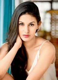 She was born on 7th may 1993 in mumbai, maharashtra, india. Actress Amyra Dastur Latest Cute And Hot Gallery Gethu Cinema