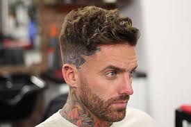 Curly hair has a mind of its own and the impulse for lots of curly guys is to cut it very short, if only to make it easier to style and cut down on maintenance. How To Get Curly Hair For Men 2021 Guide