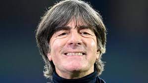 Ich denke das es nur jogi löw selbst weiss, aber ich vermute das er nicht sehr lange dafür braucht. Low Darf Bleiben Der Dfb Verpasst Eine Chance Sport Nordbayern De