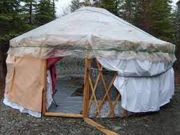 Diy Yurt Made Out Of Trash Make Yurt Tree House Diy Outdoor Shelters