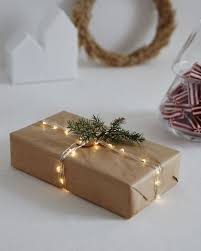 Dalle Luci Alle Carte Regalo Il Natale 2019 Di Ikea E Un Inno Alla Liberta Di Festeggiare Creative Gift Wrapping Gift Wrapping Ikea Christmas