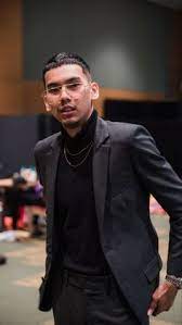 Peminat meluahkan perasaan kecewa di media sosial apabila sering kali melihat mk muncul melakukan persembahan sambil memakai rantai dan gelang emas. 23 Mk K Clique Ideas In 2021 Clique Mk K Clique K Clique