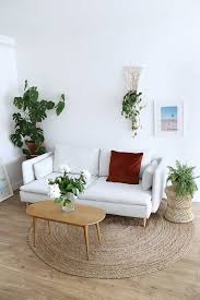 Si vous tâcher votre tapis, une éponge et de. Tendance 2021 La Deco Du Salon S Arrondit Tapis Jute Rond Canapes Blancs Tendances Deco Salon
