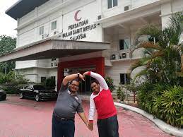 Ahli jawatankuasa (ajk) persatuan bulan sabit merah malaysia (pbsm) daerah klang membuat keputusan untuk menghentikan perkhidmatan ambulans persatuan itu berkuat kuasa hari ini. Malaysian Red Crescent Saving Lives Changing Minds