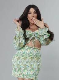 Le monde de charlie (the perks of being a wallflower) est un film dramatique américain sorti en salles le 8 septembre 2012 au canada et le 2 janvier 2013 en france 1, adapté au cinéma et réalisé par stephen chbosky d'après son propre roman, the perks of being a wallflower, réédité en français novembre 2012 sous le titre le monde de charlie. Objectif Reste Du Monde W9 Decouvrez Les 19 Candidats De La Saison 1 Photos Avec Tele 7 Jours