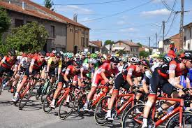 As such, the etape du tour tackles a new route each year, though it almost always take on a famous pyrenean or alpine climb. 4e Etape Du Tour De France 2017 Wikipedia