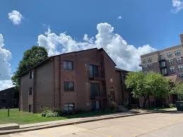 42 W Court Street - University of Iowa Living | Apartments at Iowa