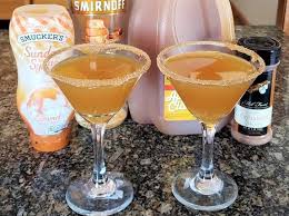 A vodka that's known around the world, smirnoff is born of a long history of charcoal filtration to give smooth mouth feel and a pure, clean flavour. Caramel Apple Martini Life Of A Hayley
