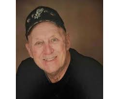 Robin Pogue's Instagram, Twitter & Facebook