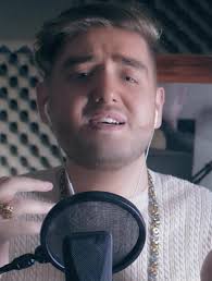 I was walking thru Salisbury and I came across this gentleman This is Darren  mason who loves music with a passion, a local at Salisbury. He sings to  feed himself day by