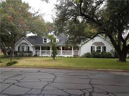 4500 Pine Avenue In Waco Tx Call Camille Johnson Realtors For More Information On Properties Like This One 254 405 6162 Real Estate Realtors House Styles