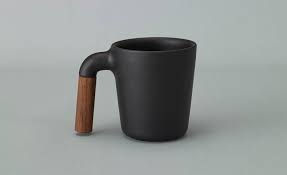 When you use a glass coffee cup, you know your coffee will smell and taste exactly as it should, because it's a neutral type of material. Hmm Mugr Adds A Wood Handle To Your Coffee Mug Cool Material Unique Coffee Mugs Pottery Mugs