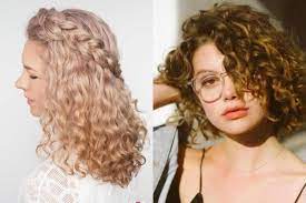 Untuk rambut keriting atau bergelombang, nih, memotong sendiri di rumah pasti lebih sulit. 10 Model Rambut Keriting Wanita Paling Hits Yang Mudah Ditiru