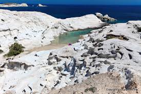 Entdecken sie die unterkünfte und hotels im dorf sarakiniko auf der insel milos in griechenland. Milos Sarakiniko Bach Und Mini Strand Griechenland