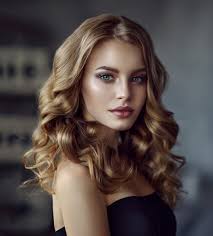 The style should extend past your chin and onwards down your neck as well. Picture Girls Beautiful Glance Dark Blonde Face Curly Hairstyles