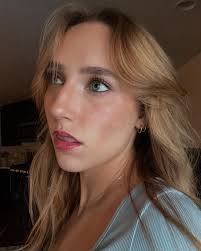 Carolyn Brooks (@__carolynbrooks) • Instagram photos and videos