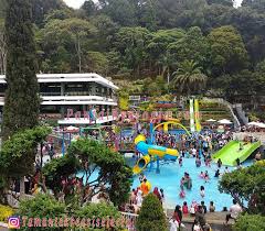 Kota malang terutama batu malang merupakan kota pariwisata yang banyak disukai para pengunjung baik dari dalam kota malang sendiri maupun dari luar kota malang bahkan hingga para wisatawan mancanegara yang. Wahana Dan Harga Tiket Masuk Terbaru Di Taman Wisata Selecta Malang Jawa Timur Pantainyajogja Com