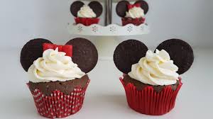 Rezept schokoladen biskuit ( für 20 ⌀ + kleine schüssel) zutaten: Micky Minnie Maus Cupcakes Ohne Fondant Youtube
