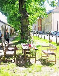 Braucht Man Eine Terrasse Uber Vorteile Keine Terrasse Zu Haben Terrasse Dekorieren Gartenmobel Sets Terrasse