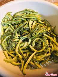 Check spelling or type a new query. Zucchine Sott Olio Croccanti Ricetta Calabrese Una Rosa In Cucina