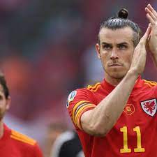 Gareth frank bale (born 16 july 1989) is a welsh professional footballer who plays as a winger for la liga club real madrid and the wales national team. Wales Gegen Danemark Gareth Bale Bricht Interview Nach Achtelfinal Aus Ab Stern De