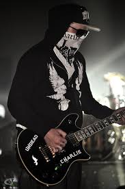Although amazing at what he does he may not be the most talented member of hollywood undead, but he is definitely the most awesome. Charlie Scene Hollywood Undead Lead Vocalist Hollywood Undead Undead Hollywood