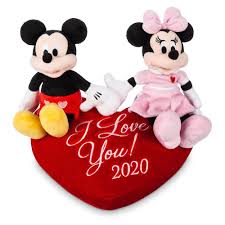 Es un monstruo verde redondo de baja estatura con un solo ojo y patas flacas. Mickey And Minnie Mouse Plush Duo Valentine S Day 2020 Is Here Now Dis Merchandise News