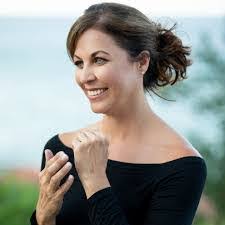 Jayne Roper's Instagram, Twitter & Facebook