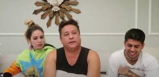 O cantor leonardo participou de um vídeo para o canal do youtube da sua nora, a influenciadora digital virginia fonseca, e respondeu algumas perguntas enviadas por seguidores. Ze Felipe Largou Escola Aos 14 Para Arranhar Violao Diz Leonardo
