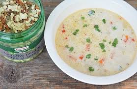 Curatam usturoiul si il pisam cu putina sare ca la mujdei. Ciorba De Dovlecei Cu Smantana Gata In 30 De Minute