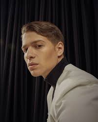 Burak yörük, bu çalışmalarında elde ettiği başarıyla yeni projelerde yer almaya devam etmektedir. Gel Gel Sarisinim Gel Coollugu Ve Yakisikliligiyla Herkesi Kendisine Hayran Birakan Burak Yoruk U Yakindan Taniyoruz Onedio Com