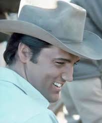 If you want this T-shirt Order from here 👇zt  https://viralstyle.com/salkjhshop/Es2232