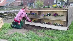 Hochbeet selber bauen paletten gewächshaus selber bauen aus paletten, hochbeet auf rollen aufsatzrahmen klapprahmen, palettenmobel diy caseconrad com, hochbeet selber bauen aus paletten youtube, bauanleitungen als download selbst de. Hochbeet Aus Europaletten 2 0 Mit Blumenkasten Youtube