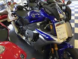 Yamaha kept their lips tightly sealed and only to release the sneak peek after h2r was launched. Yamaha Motorcycle R1 Price