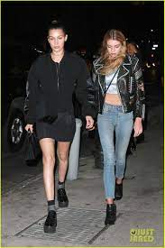 This past saturday, good friends bella hadid and kendall jenner got dinner in milan with kristen stewart and her girlfriend stella maxwell. Bella Hadid Has Girl S Night Out With Stella Maxwell In Nyc Bella Hadid Stella Maxwell Luxury Items List 0 Fashion Bella Hadid Street Style Bella Hadid Style