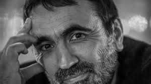 Odalarda duş, banyo havluları, havlular sunan banyolar vardır. Sebastian Papaiani Ganduri Pe Marginea Unei Biografii Mobile