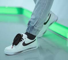 Sepatu edisi khususnya bisa dijual lagi seharga rp 120 juta. Peaceminusone Nike Air Force 1 White Black Dd3223 100 Release Date Sbd