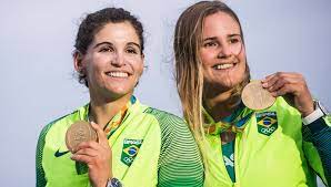 The leading lights in the 49erfx, brazil's martine grael and kahena kunze have become accustomed to podium finishes and sailing silverware. 2016 Nominee Martine Grael And Kahena Kunze Scuttlebutt Sailing News
