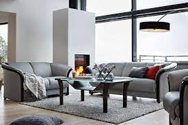 With a fixed back and curved wood finishes, the manhattan is for those with an evolved sense of style. Ekornes Manhattan Ekornes Collection Sofas