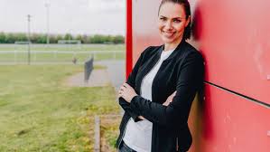 Sep 03, 2021 · sportschau club. Neue Sportschau Moderatorin Esther Sedlaczek Diese Em Wird Eine Wundertute