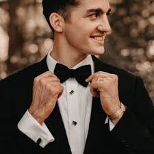 Kraig Hahn's Instagram, Twitter & Facebook