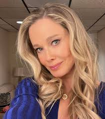 Cutesy (1) Smiley (2) or Lounging (3)? Pick one! Behind the scenes at The  Bold & The Beautiful photo shoot! @boldandbeautifulcbs #behindthescenes🎬  #photoshoot