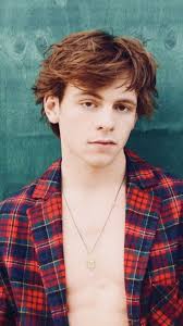 Ross lynch on kiernan, chemistry, and playing harvey in the 'sabrina' reboot. Pin On Ross Laura