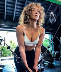 Jennifer lopez — qué hiciste 04:57. Jennifer Lopez Beginnt Das Jahr In Sexy Rotem Bikini