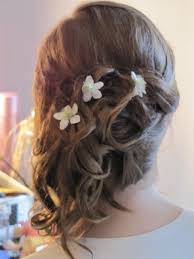 Oubliez les cheveux lâches, et découvrez nos 30 coiffures repérées sur pinterest pour être la plus stylée. Coiffure Mariage Romantique Normandie