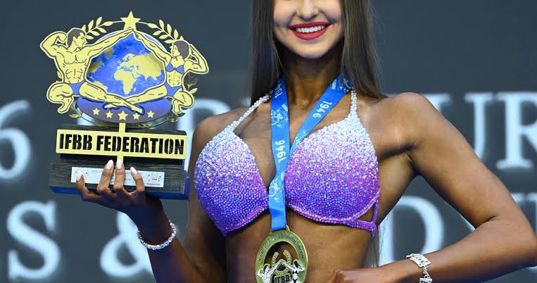 FOTO: fitnesa skaistule Letīcija Belova kļūst par divkārtēju Eiropas  čempioni